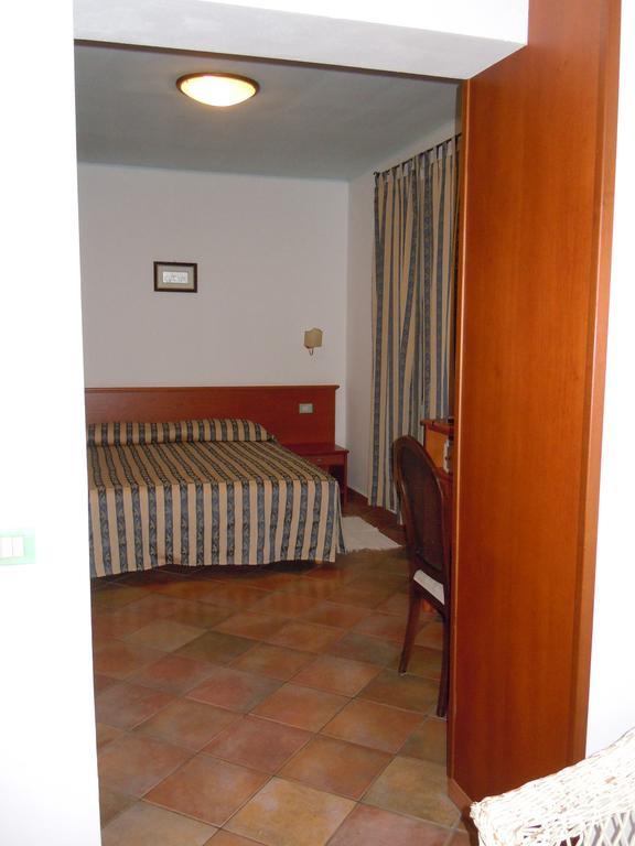 Il Castello Hotel Villaputzu Buitenkant foto